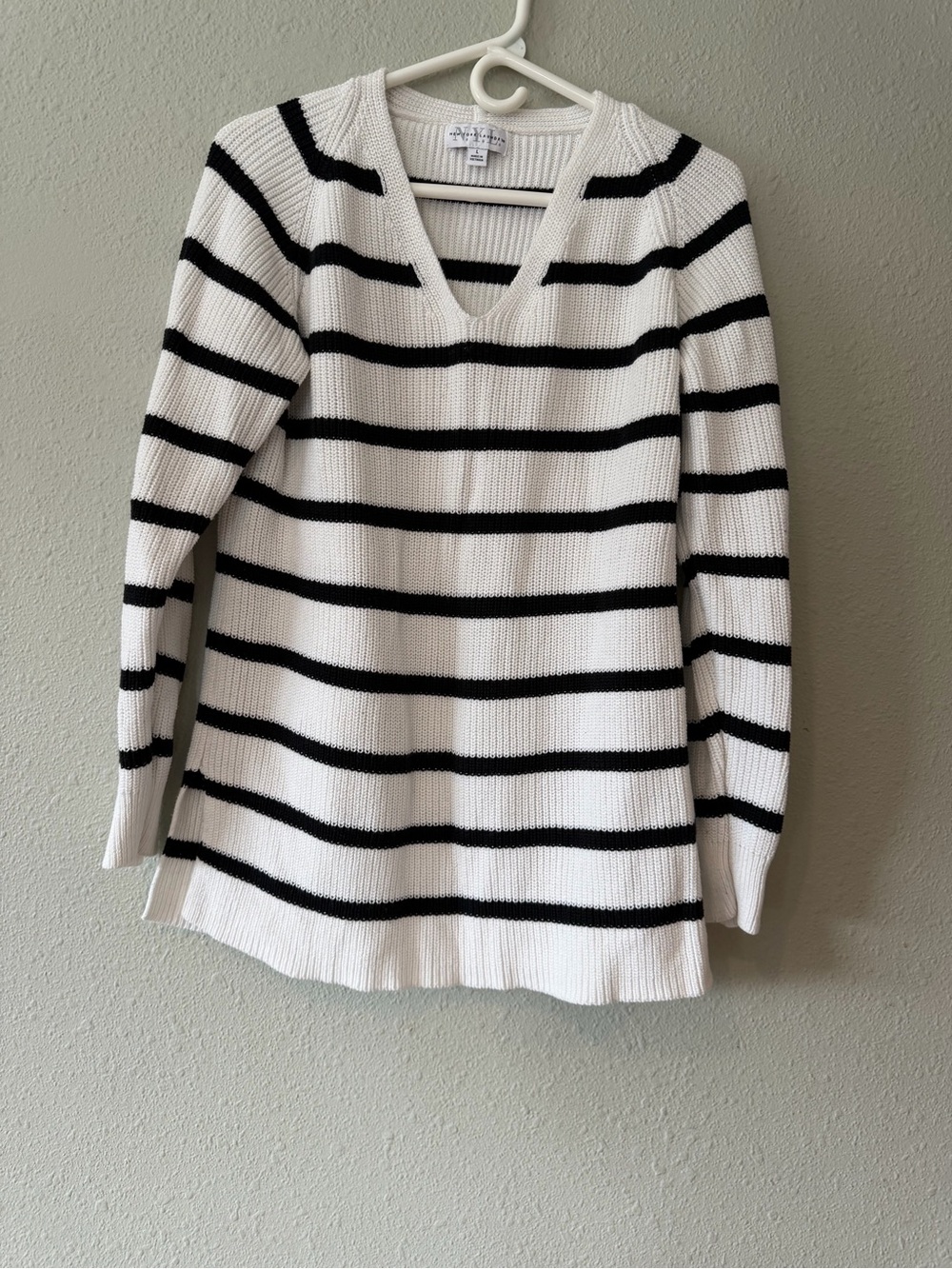 New York Laundry Striped V-Neck Shaker Stitch Tunic Sweater White Black L